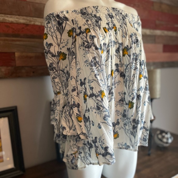 Fun 2 Fun flowered off the shoulder top bought through StitchFix - Picture 2 of 10